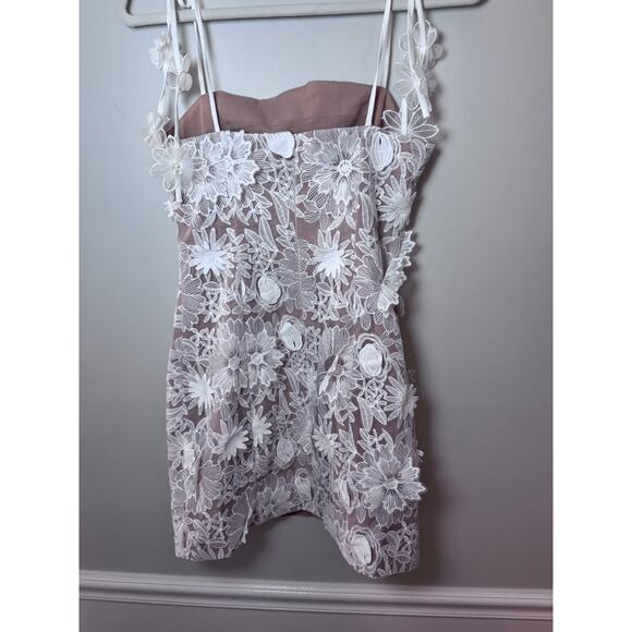 Elliatt Isles Floral Applique Mini Dress, Size S, White, NWT $328 - Picture 10 of 16